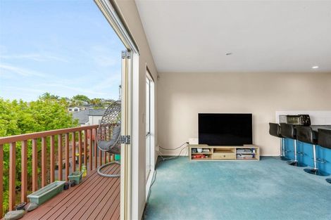 Photo of property in 147b Hobsonville Road, West Harbour, Auckland, 0618