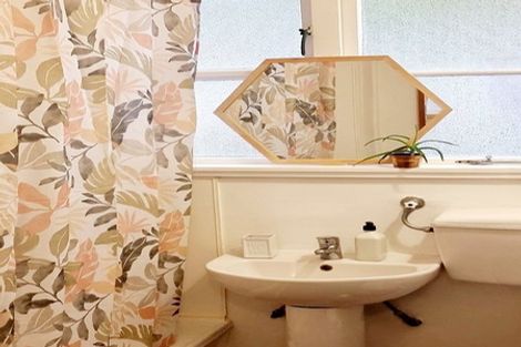 Photo of property in 3 Brown Grove, Fairfield, Lower Hutt, 5011