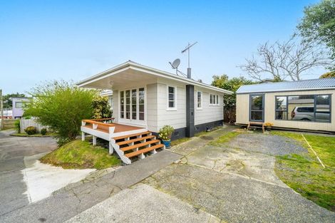 Photo of property in 56 Christmas Road, Manurewa, Auckland, 2102