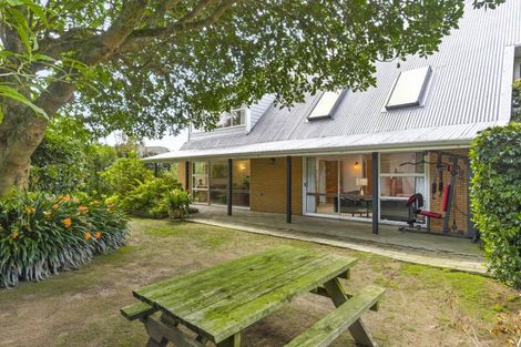 Photo of property in 335 Te Moana Road, Waikanae, 5036