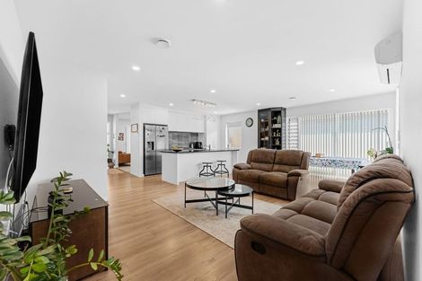 Photo of property in 13 Hollowout Street, Takanini, 2112