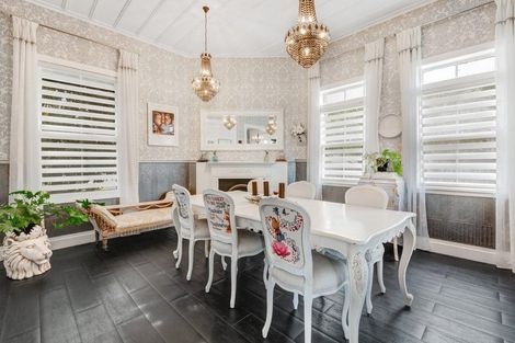 Photo of property in 1 Green Lane, Helensville, 0800