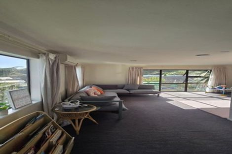 Photo of property in 6 Ruth Grove, Karori, Wellington, 6012