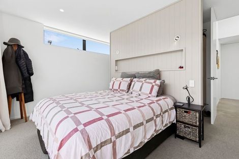 Photo of property in 7 Fern Burn Close, Wanaka, 9305