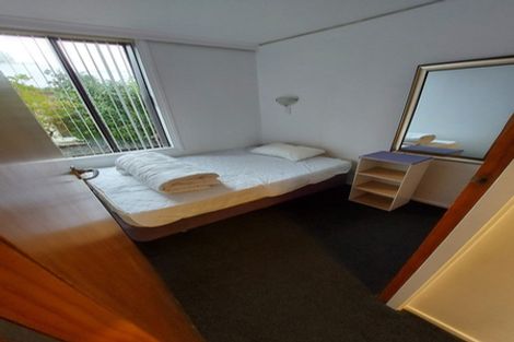 Photo of property in 2f2 Oriental Terrace, Mount Victoria, Wellington, 6011