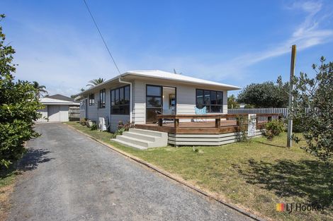 Photo of property in 19 Roretana Drive, Athenree, Katikati, 3177