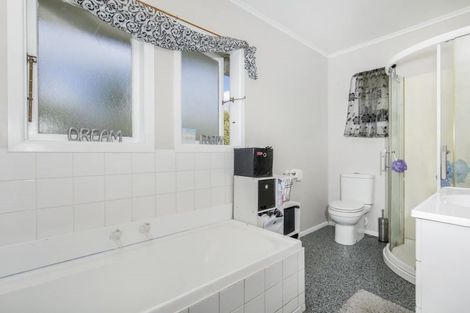 Photo of property in 88 Kervil Avenue, Te Atatu Peninsula, Auckland, 0610