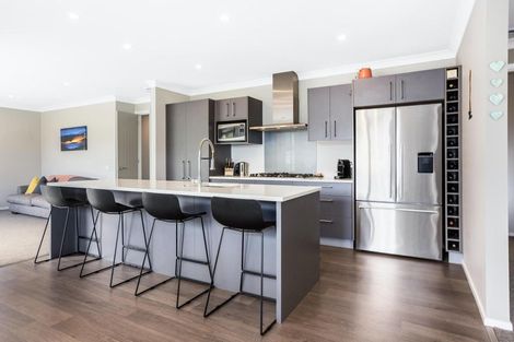 Photo of property in 6 Shoal Place, Whitby, Porirua, 5024