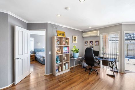 Photo of property in 20 Mandalay Place, Waiuku, 2123