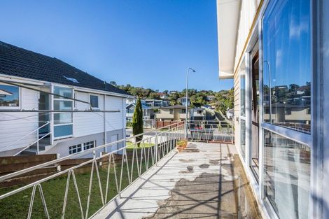 Photo of property in 141 Newlands Road, Newlands, Wellington, 6037