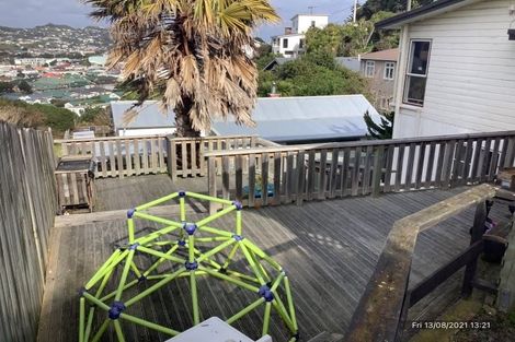 Photo of property in 98 Maupuia Road, Maupuia, Wellington, 6022