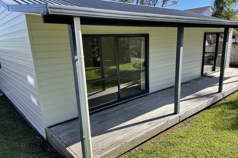 Photo of property in 21 Lantana Road, Green Bay, Auckland, 0604