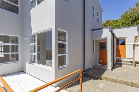 Photo of property in 2/5a Madeley Road, Mount Pleasant, Christchurch, 8081