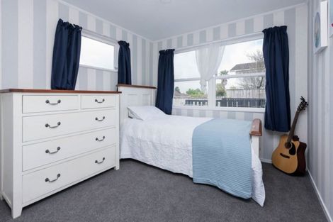 Photo of property in 21 Minaret Drive, Bucklands Beach, Auckland, 2014