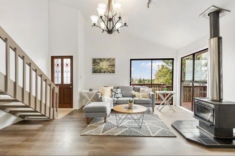 Photo of property in 2/74 Ayton Drive, Totara Vale, Auckland, 0629