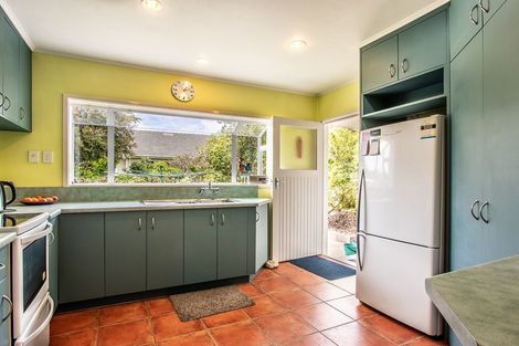 Photo of property in 14 Robert Street, Newlands, Wellington, 6037