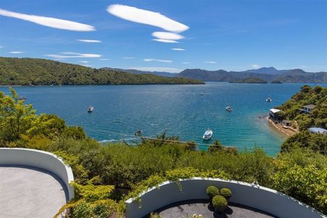 Photo of property in 2 Marina View, Waikawa, Picton, 7281