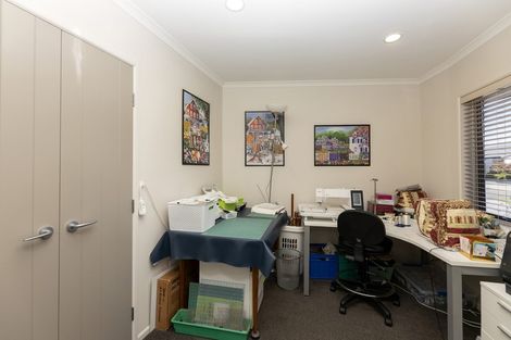 Photo of property in 2 Oakwood Drive, Highlands Park, New Plymouth, 4312