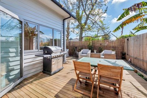 Photo of property in 5c Woodside Road, Massey, Auckland, 0614