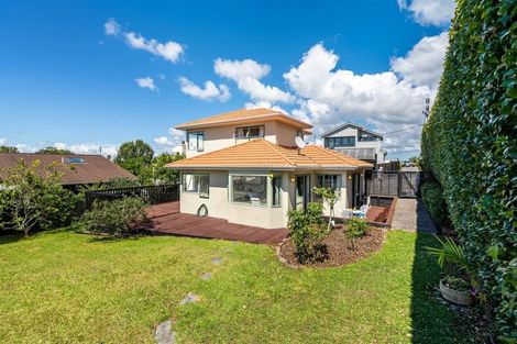 Photo of property in 2/883 East Coast Road, Northcross, Auckland, 0632