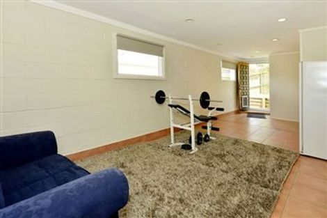 Photo of property in 1/552 Beach Road, Rothesay Bay, Auckland, 0630