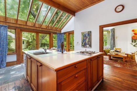 Photo of property in 50 Garden Road, Northland, Wellington, 6012