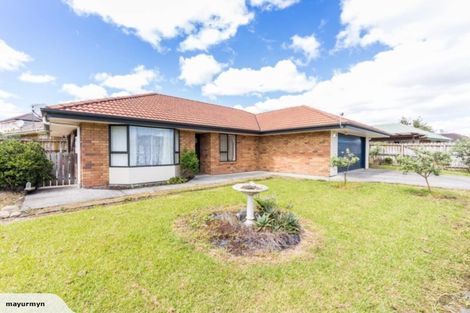 Photo of property in 15 Frank Bunce Grove, Flat Bush, Auckland, 2019