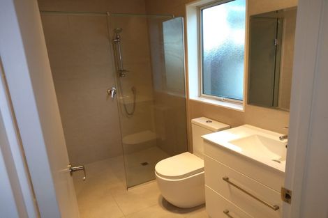 Photo of property in 2/2 Udys Road, Pakuranga Heights, Auckland, 2010