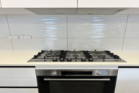 Photo of property in 4e Montmere Avenue, Te Atatu Peninsula, Auckland, 0610