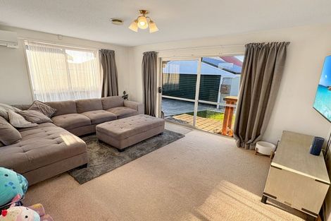 Photo of property in 32 Trevor Street, Hornby, Christchurch, 8042