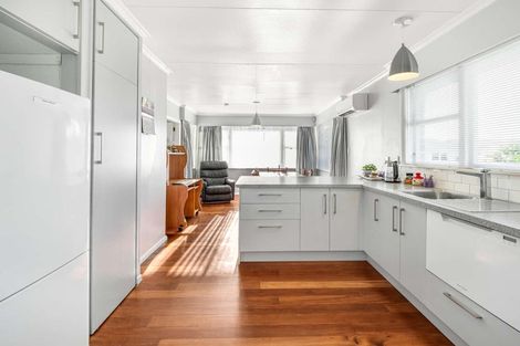 Photo of property in 2 Winchester Street, Levin, 5510