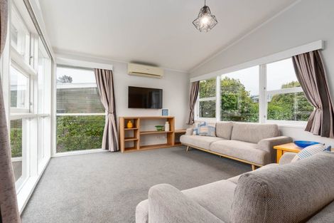 Photo of property in 15 Silverbirch Grove, Churton Park, Wellington, 6037