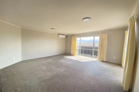 Photo of property in 14 Springtide Place, Red Beach, 0932