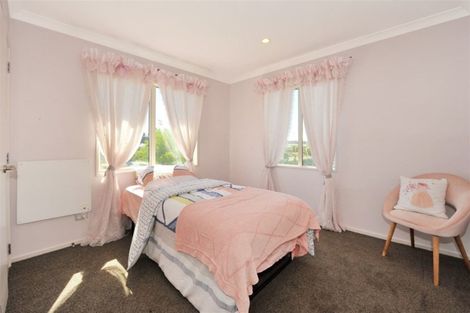 Photo of property in 35 Mataroa Place, Parklands, Christchurch, 8083