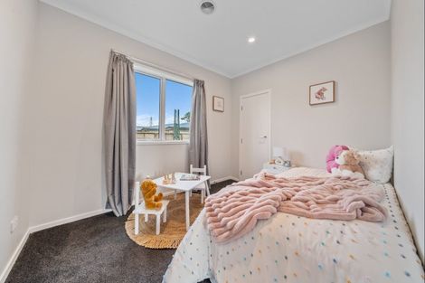 Photo of property in 13e York Crescent, Westown, New Plymouth, 4310