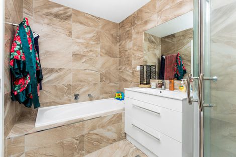 Photo of property in 11u1 Crosher Place, Silverdale, Hamilton, 3216