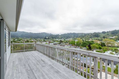 Photo of property in 32 Speldhurst Grove, Stokes Valley, Lower Hutt, 5019
