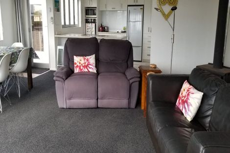 Photo of property in 21 Arden Place, Oakura, 4314