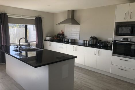 Photo of property in 7 Pae Moana Place, Stanmore Bay, Whangaparaoa, 0932