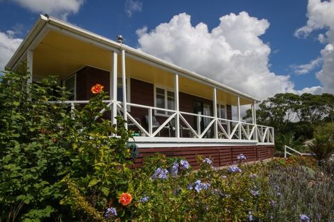 Photo of property in 3 Heaths Way, Pahi, Paparoa, 0571