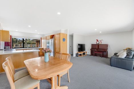 Photo of property in 21a Eastern Beach Road, Eastern Beach, Auckland, 2012