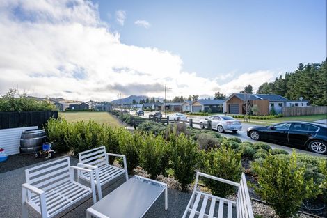Photo of property in 17 Mount Creighton Crescent, Wanaka, 9305