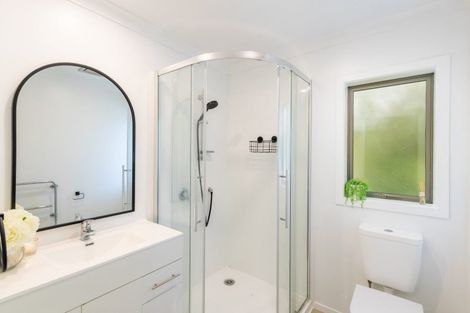 Photo of property in 5 Mcewen Crescent, Riverstone Terraces, Upper Hutt, 5018