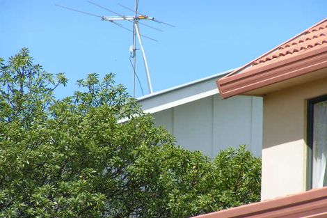 Photo of property in 1/4 Valley Road, Northcote, Auckland, 0626