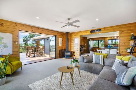 Photo of property in 3 Tawhana Crescent, Red Beach, 0932