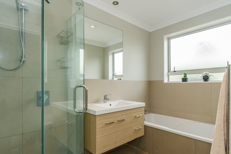 Photo of property in 2 Puriri Road, Pukekohe, 2120