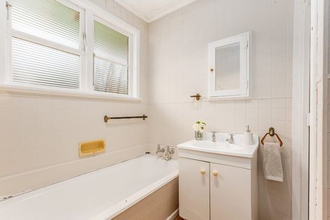 Photo of property in 296 Main Road, Tawa, Wellington, 5028