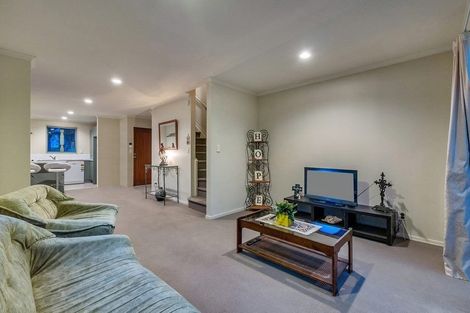 Photo of property in 39 Verdale Circle, Glen Eden, Auckland, 0602