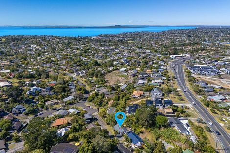 Photo of property in 2/8 Heatherleigh Rise, Northcross, Auckland, 0632