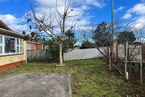 Photo of property in 3152 Great North Road, New Lynn, Auckland, 0600